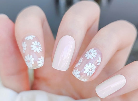 Daisy Blooms Semi-Cured Gel Nail Wraps Kit image 0